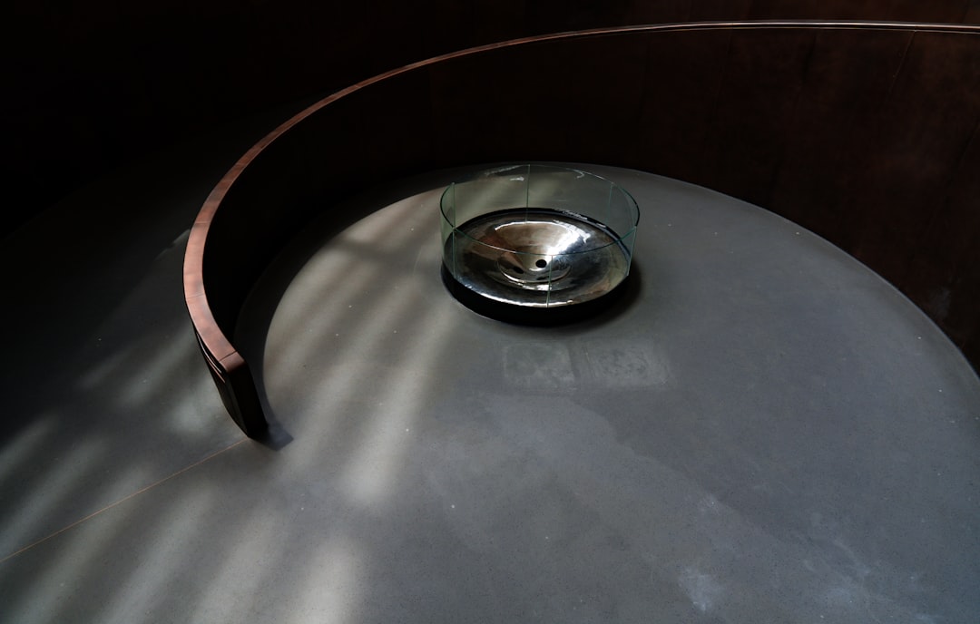 Photo Copper luxury table lamp